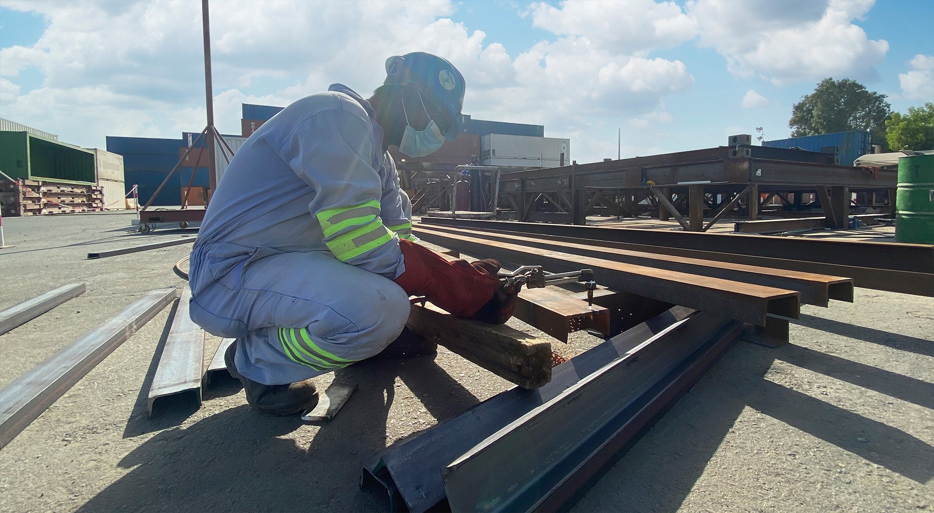 shipping container repairs Dubai